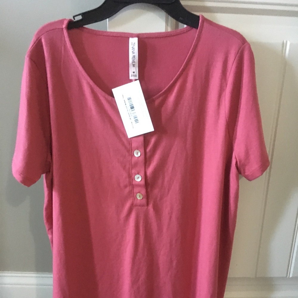 Button tee